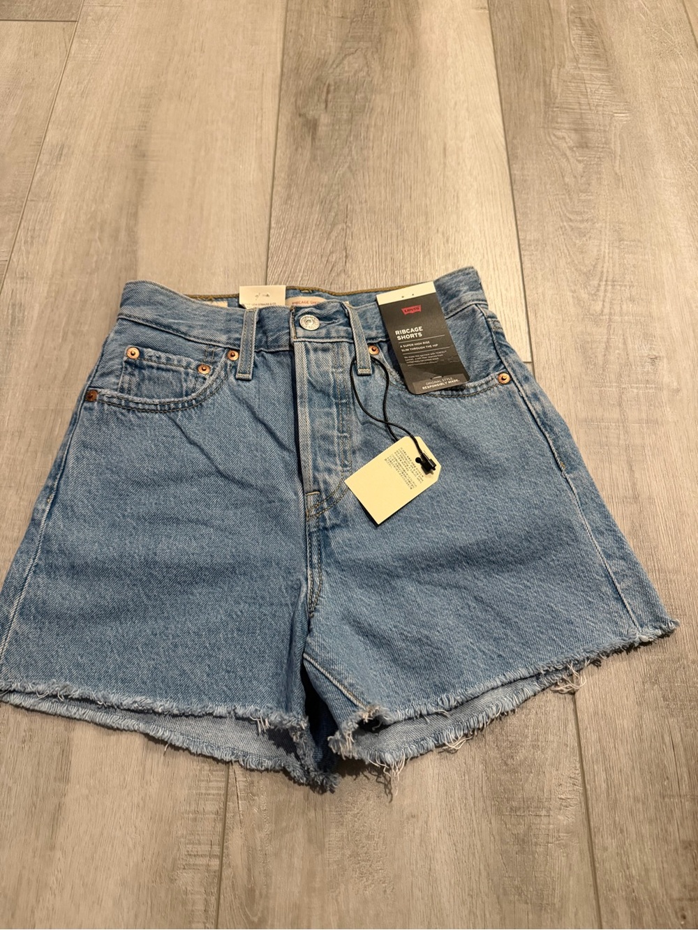 Women’s Levi’s Ribcage Jean Shorts - Size 24